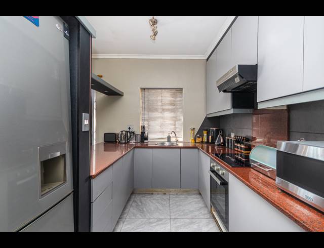 4 BEDROOM HOUSE SOLD IN BLOUBERG SANDS